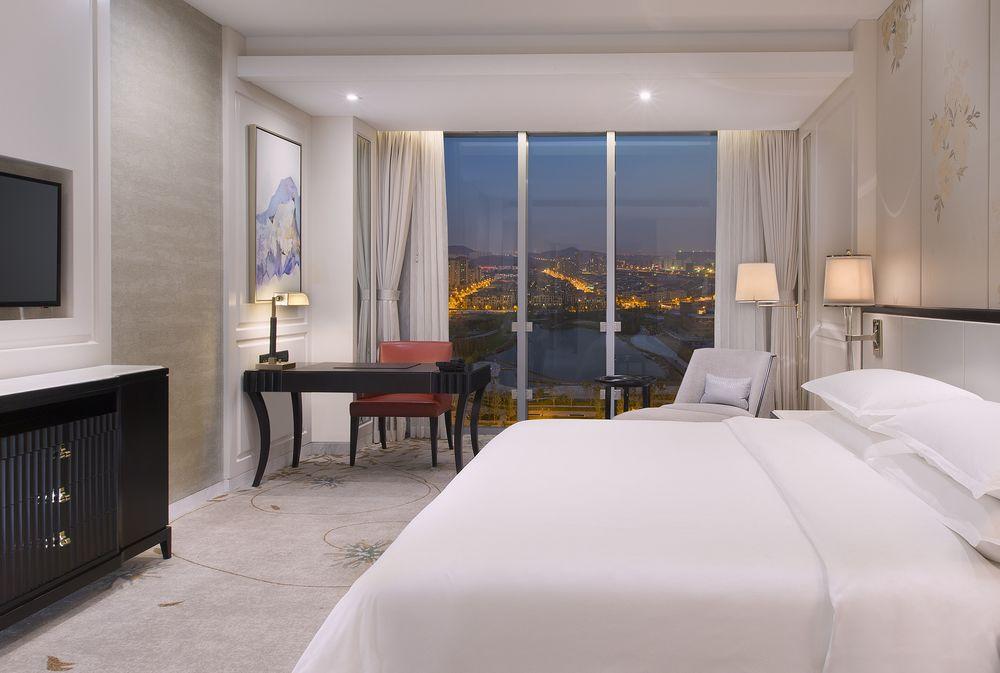 Sheraton Qingdao Licang Hotel Bagian luar foto