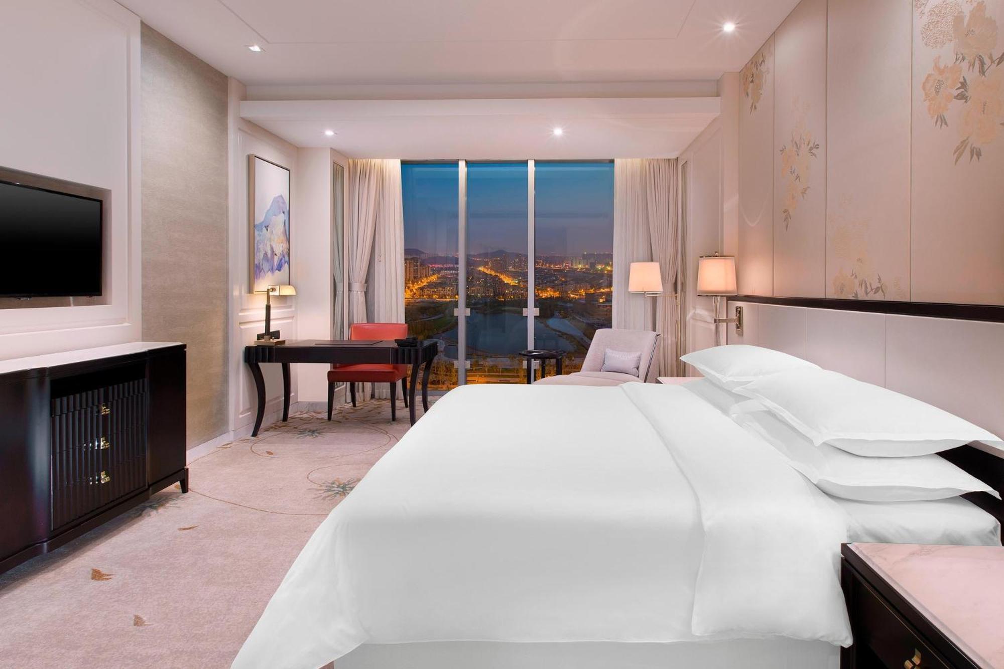 Sheraton Qingdao Licang Hotel Bagian luar foto